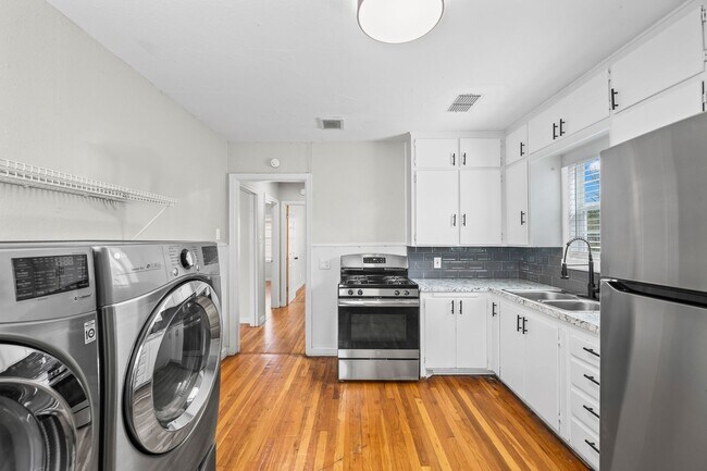 Building Photo - Wonderful 2/1 in Central Lubbock!