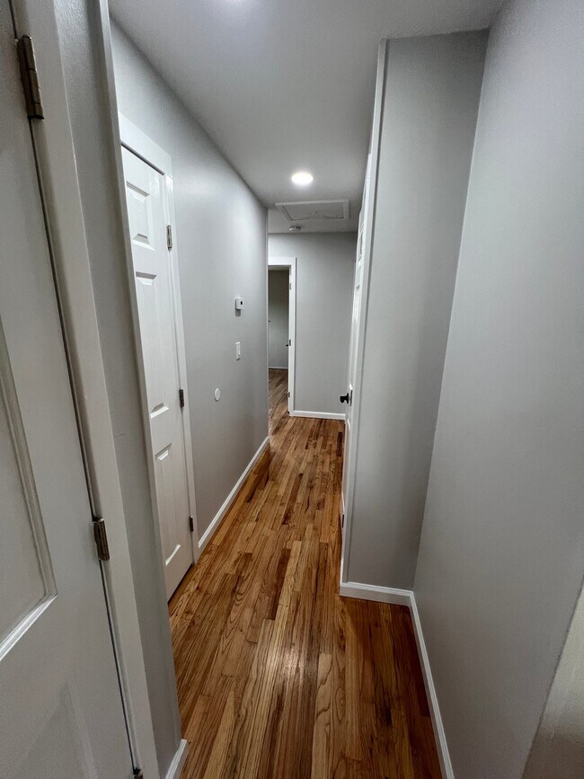 Building Photo - 13 Maple Ln