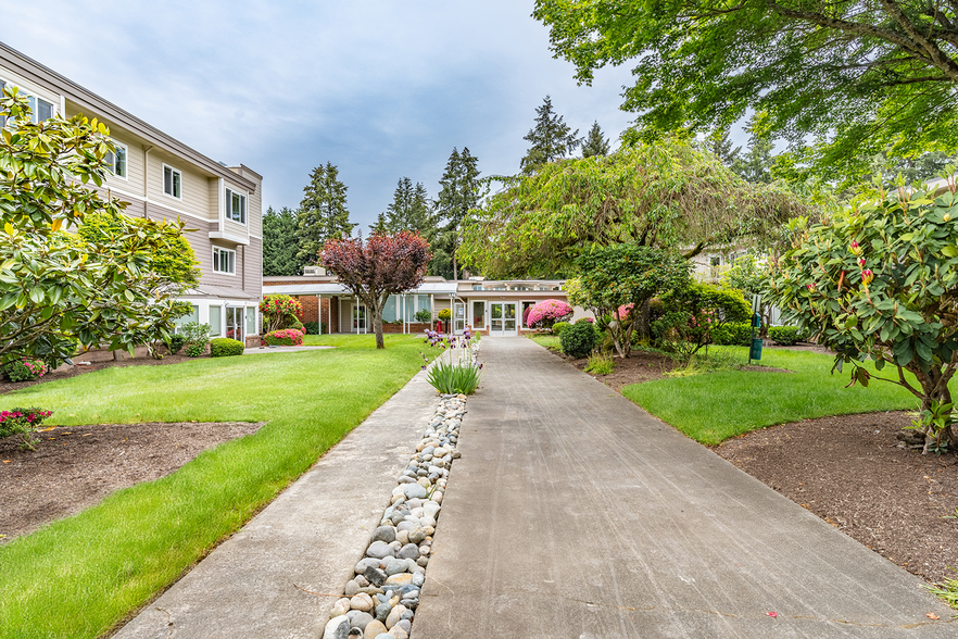 Building Photo - Crossroads Garden Apartments