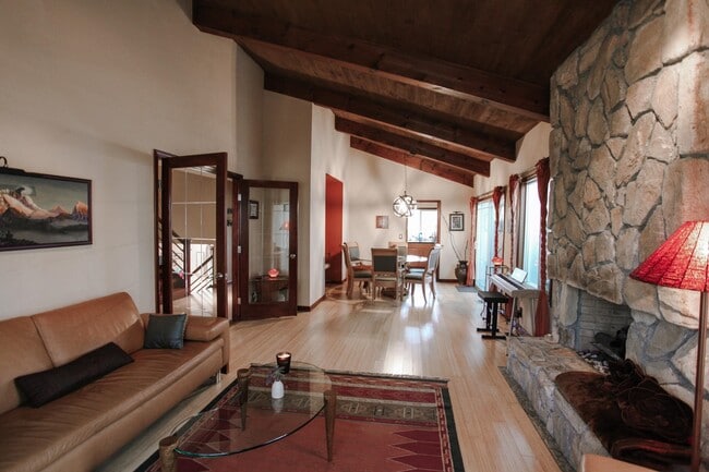 Building Photo - 1632 Siskiyou Dr