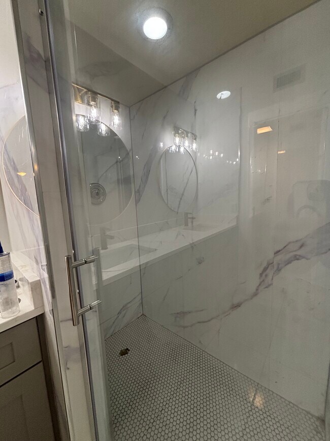 Building Photo - 1116 11th Ln