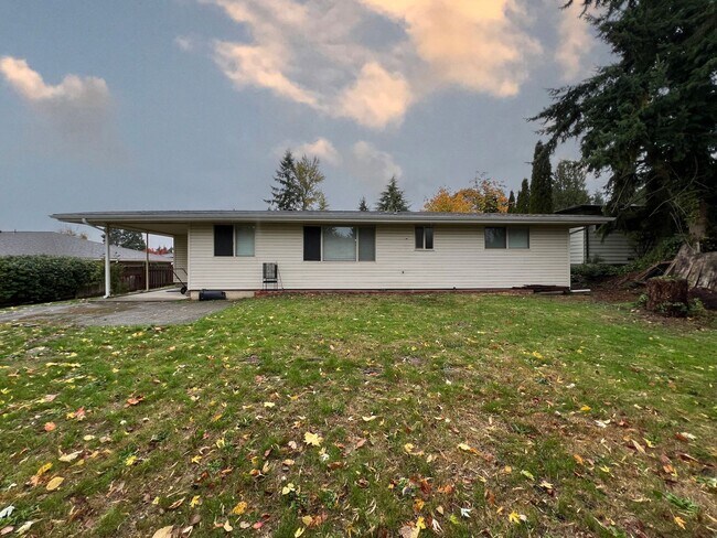 Building Photo - 4 bedroom 2.05 bath rambler on Kent's East...