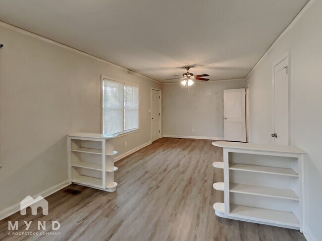 Building Photo - 837 Northview Dr