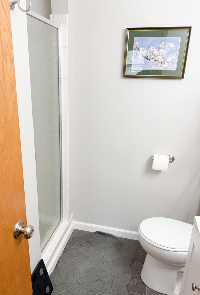 Building Photo - 2710 Dale St N