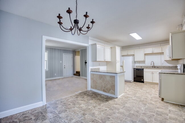 Building Photo - 2423 Shafer St