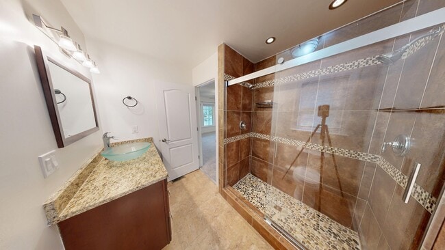 Building Photo - 1095 Burnside Rd