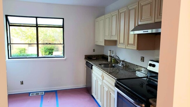 Large Eat in Kitchen with Window Box for herbs - 455 Hope St