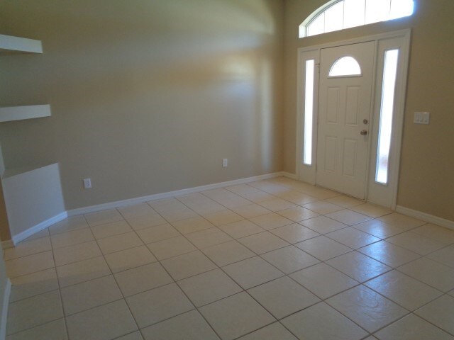 Building Photo - 302 Lisa Ann Ct