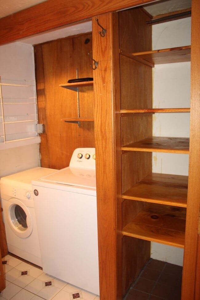 Building Photo - 10 Winter Ave