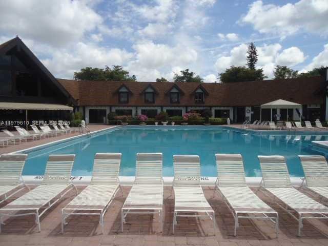 Building Photo - 3710 Inverrary Dr