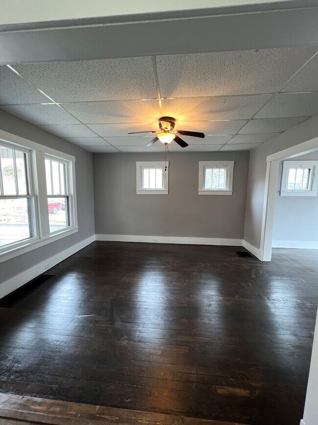 Building Photo - Charming 3 Bed, 1 Bath Home on a Quiet Street in Crafton Heights - Available 7/1!