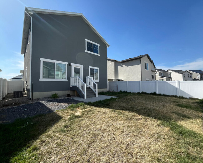 Building Photo - 1670 Prevedel Dr