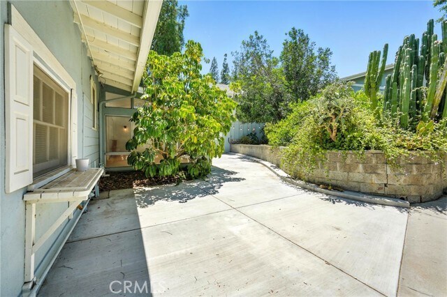 Building Photo - 8461 Valley Circle Blvd