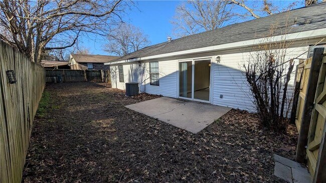 Building Photo - 2225 E Jonquil Rd