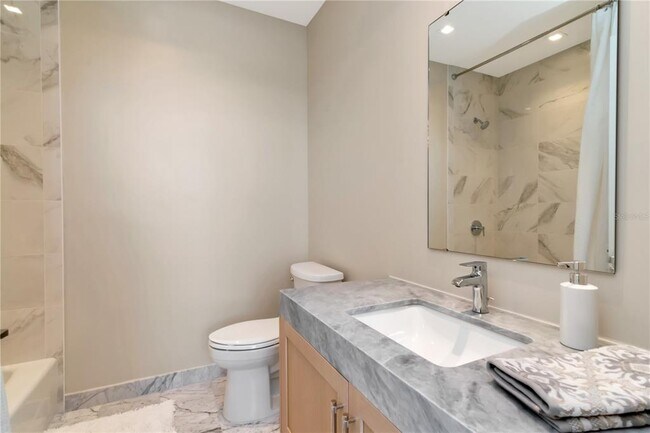 Building Photo - 2912 W Santiago St