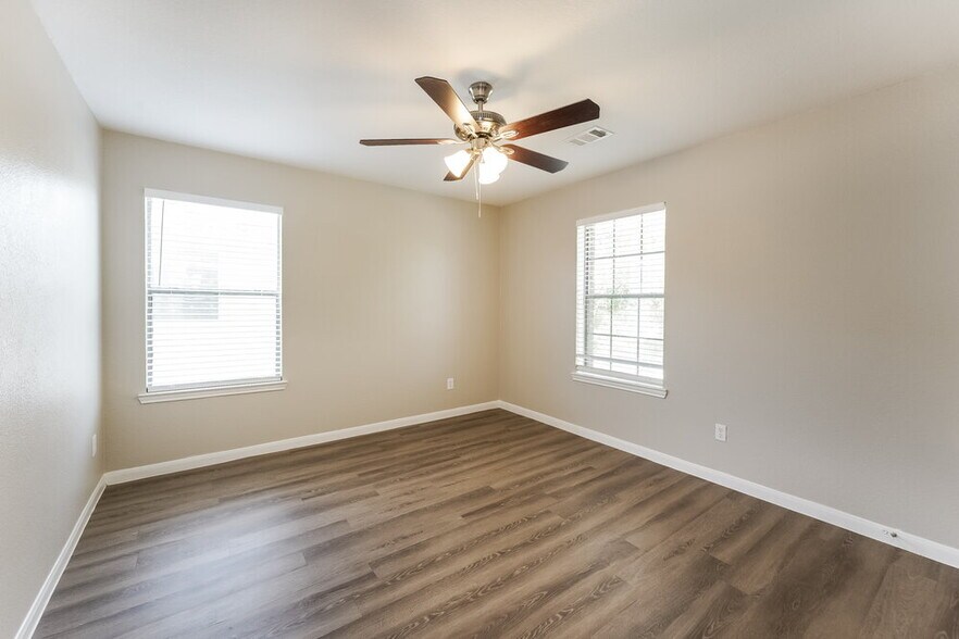 Building Photo - 18215 Quiet Ridge Ln