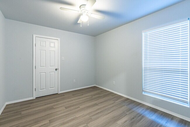 Building Photo - 8609 10th Pl