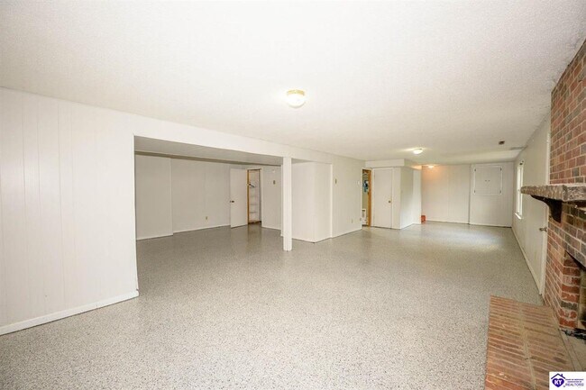 Building Photo - 237 Stratmoor Dr