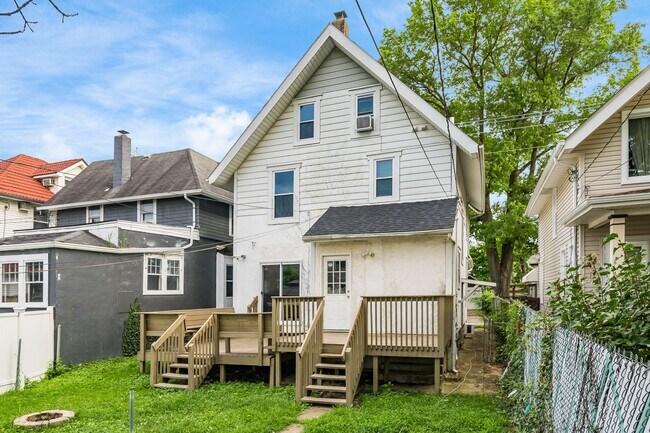 Building Photo - 144 E Tompkins St