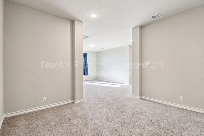 Building Photo - 10208 High Noon Dr