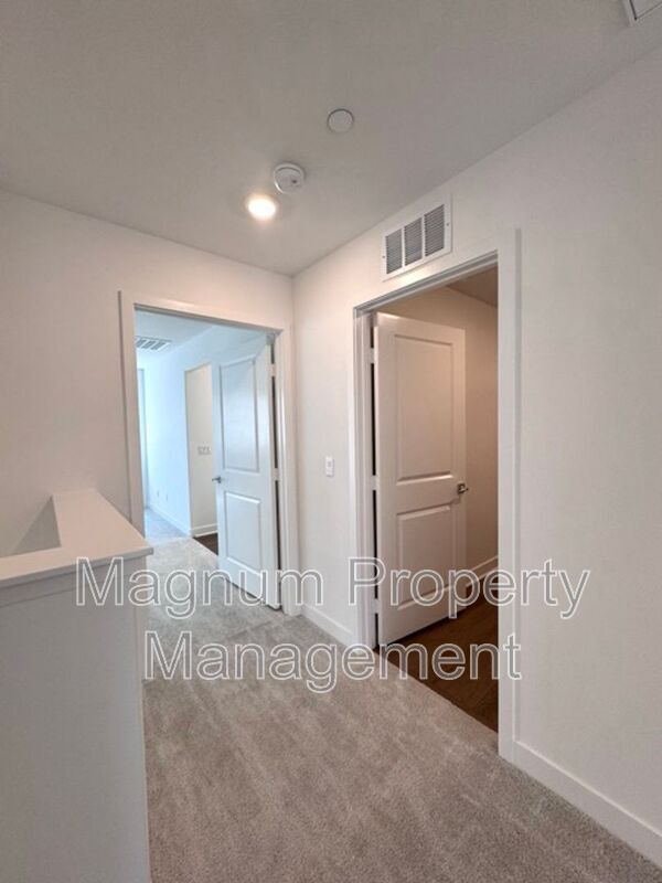 Building Photo - 30769 Valley Heights Dr.