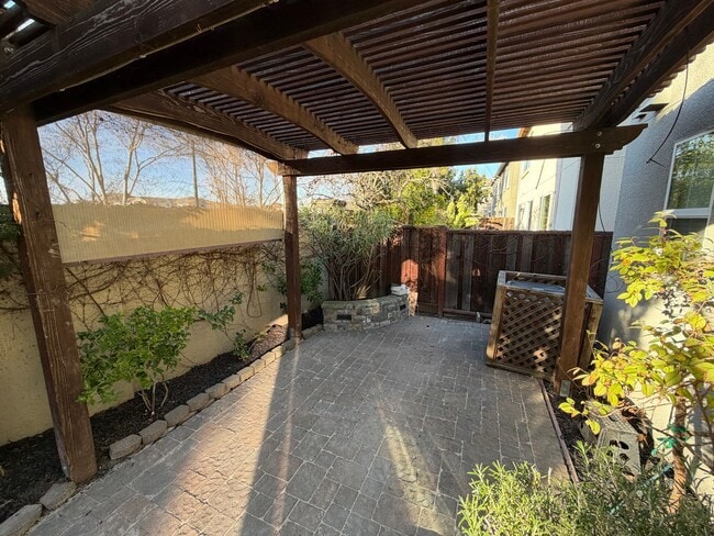 Building Photo - San Ramon's Lovely Windemere, Canadora Two Story Home 3 Br. + Loft, 2.5 Ba.