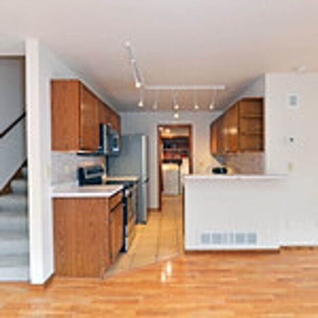 Building Photo - 144 Primrose Ct