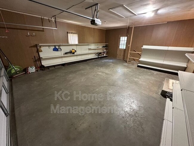 Building Photo - 8216 W 97th St