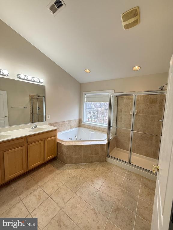 Building Photo - 3680 Chippendale Cir