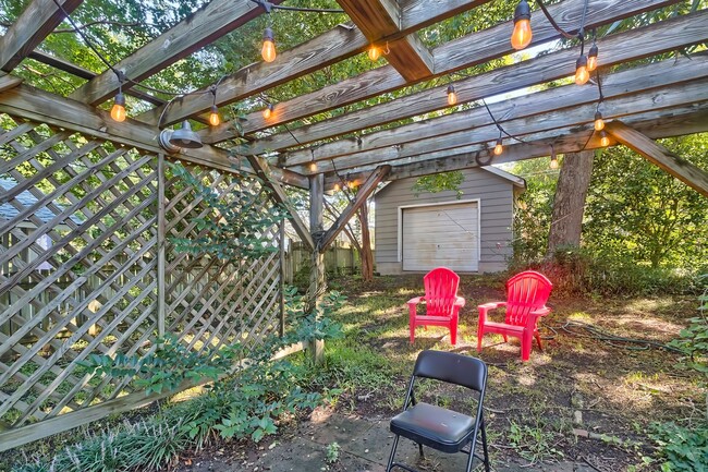 Building Photo - Adorable bungalow in Cottontown!