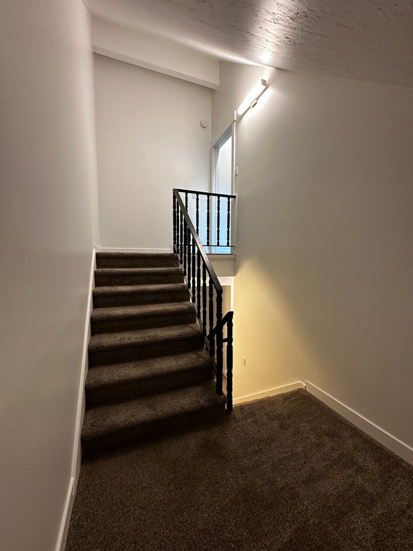 Building Photo - 6165 S 1300 E