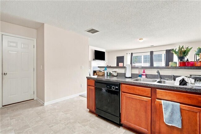 Building Photo - 3353 Parc Dr SW