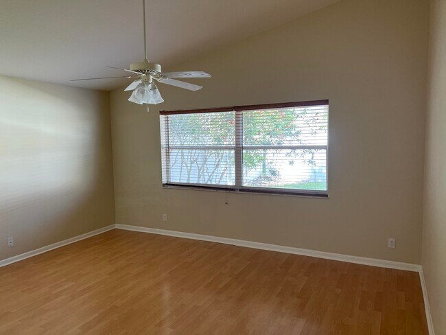 Building Photo - 1073 Siena Oaks Cir E