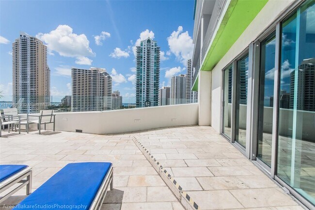 Building Photo - 325 Biscayne Blvd