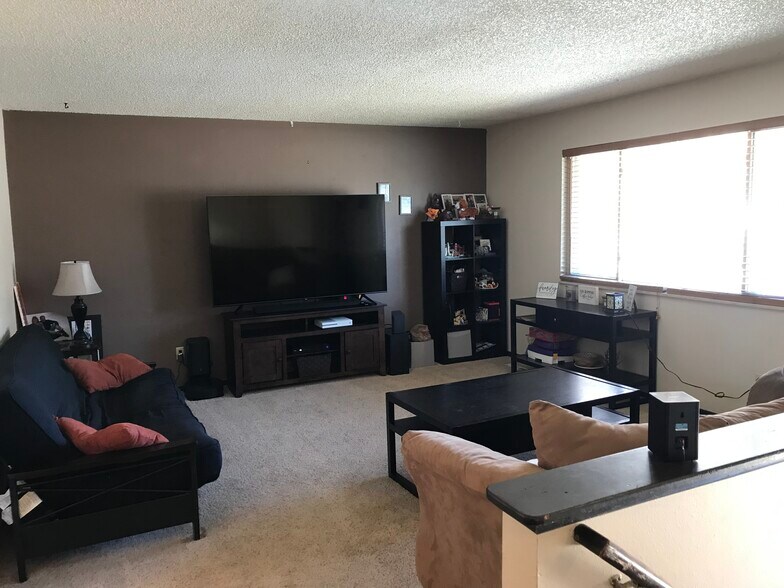 Building Photo - 5280 Flintridge Dr