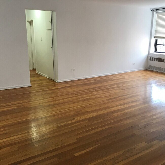 Building Photo - 1199 E 53rd St