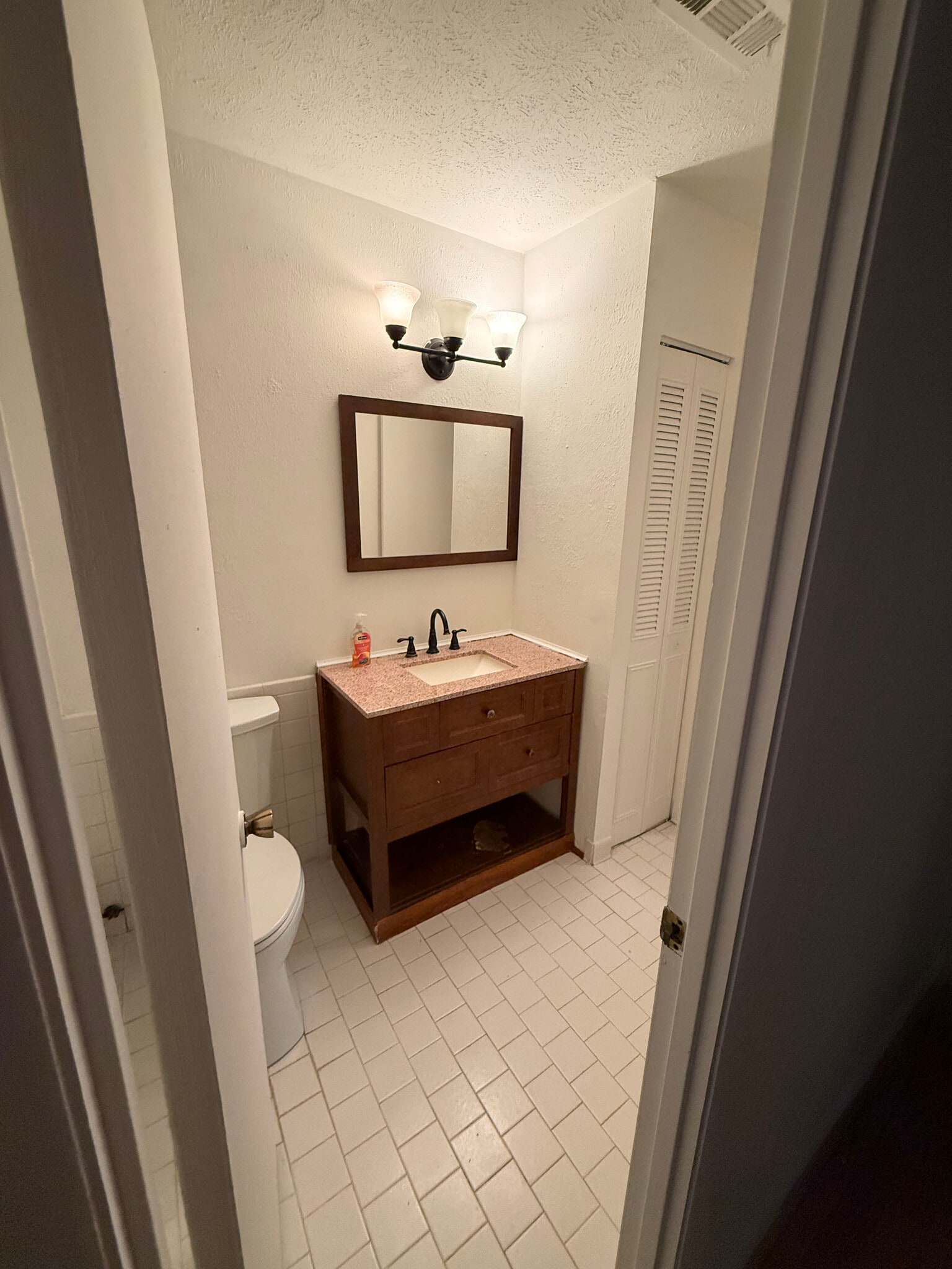 bathroom - 810 Bellevue Rd