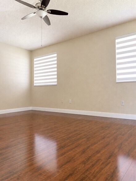 Building Photo - 14300 SW 159th Pl