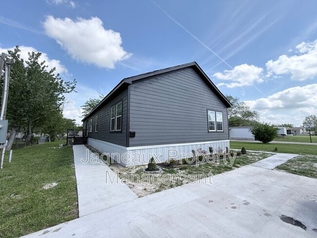 Building Photo - 816 Shady Ln