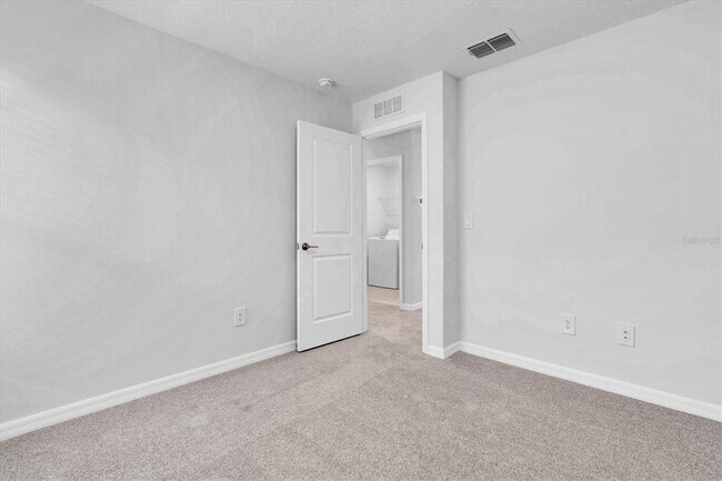 Building Photo - 17594 Pleasantview Blvd