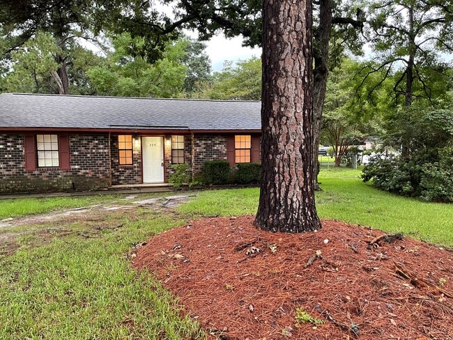 Building Photo - 3 Bedroom 1 Bath  Corner lot