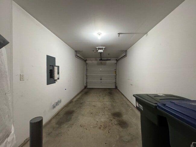 Building Photo - 2 Bed, 3 Bath in Cordata Neighborhood