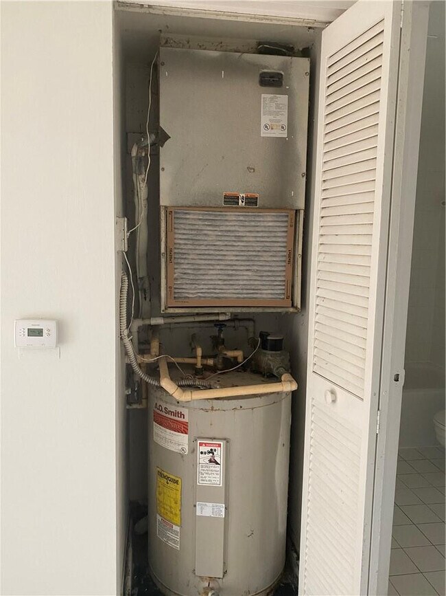 Building Photo - 9640 NW 2nd St