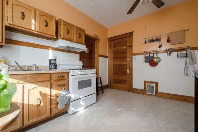 Building Photo - 2451 Maplewood Ave