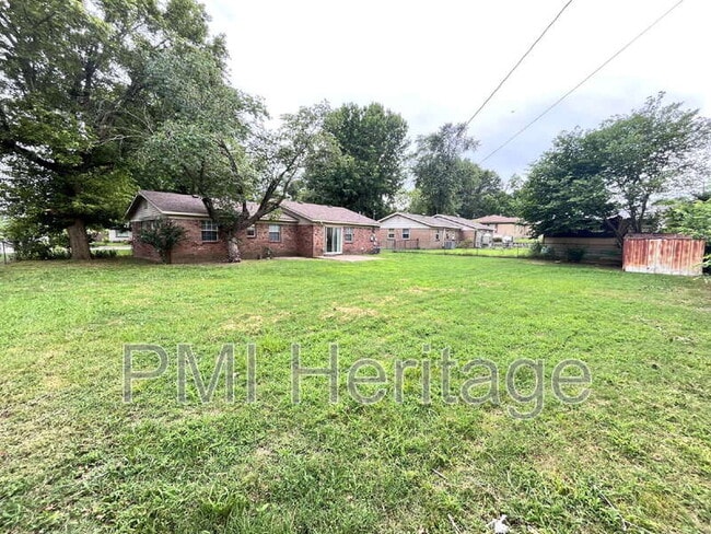 Building Photo - 2100 Cottonwood Pl