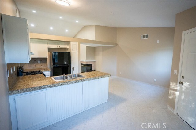Building Photo - 15061 Fuchsia Ct