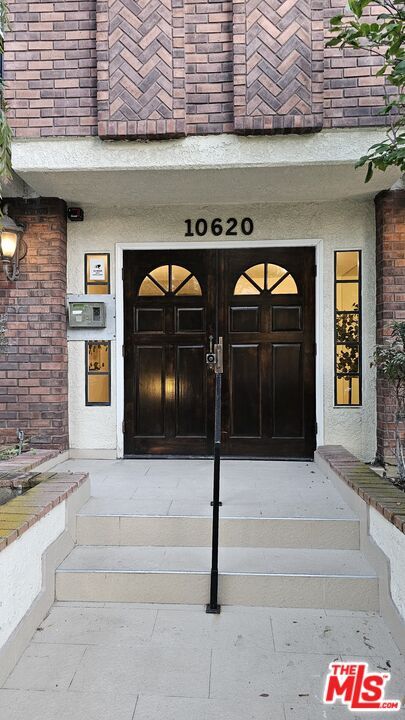 Building Photo - 10620 Eastborne Ave
