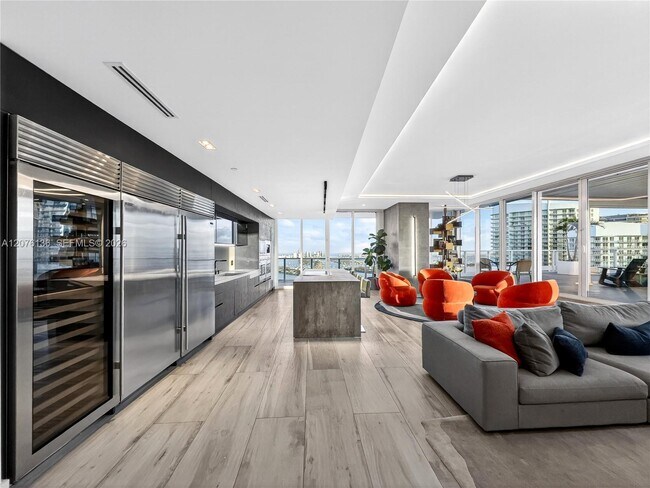 Building Photo - 2020 N Bayshore Dr