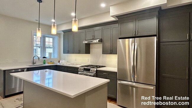 Building Photo - 10 Dwight St