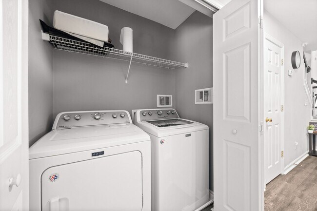 Building Photo - This immaculate 3-bed, 2.5 bath townhome in the Olde Stone Crossing community with the primary be...